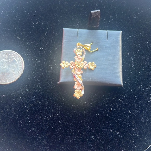 14kt gold flower cross - Picture 2 of 3